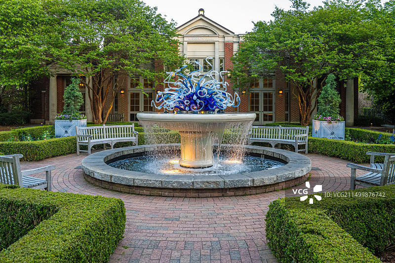 亚特兰大植物园的莱维花坛，一个源于17世纪法国中世纪结花园的庭院，位于佐治亚州亚特兰大图片素材