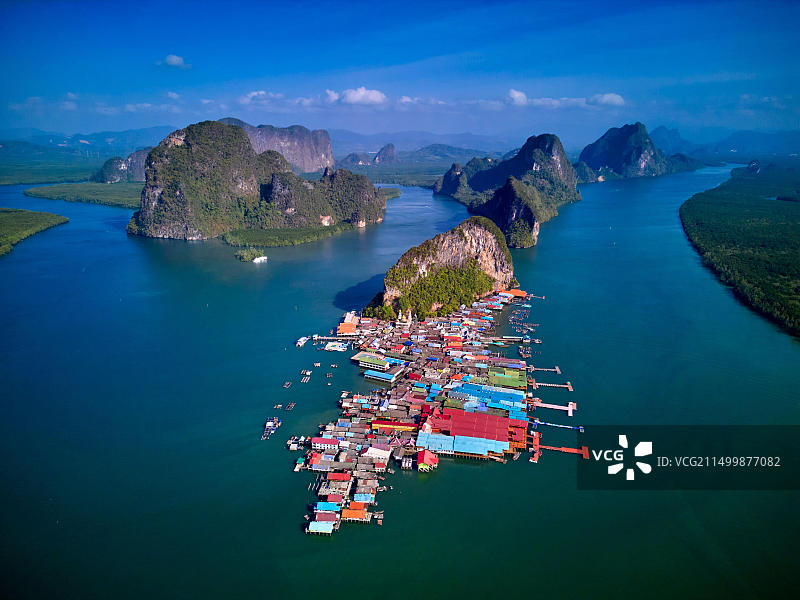 泰国攀牙湾国家公园水上渔村鸟瞰图片素材