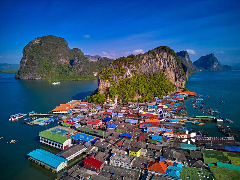 泰国攀牙湾国家公园水上渔村鸟瞰图片素材