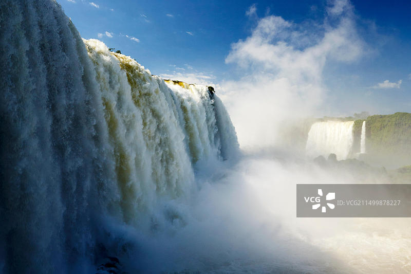 伊瓜苏国家公园巴西侧的伊瓜苏瀑布水流图片素材