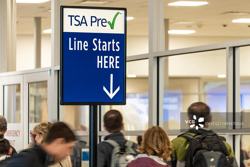 美国佐治亚州亚特兰大哈茨菲尔德-杰克逊亚特兰大国际机场（世界最繁忙的机场）的TSA预检通道图片素材