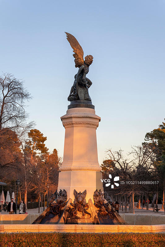 西班牙马德里堕落天使喷泉图片素材