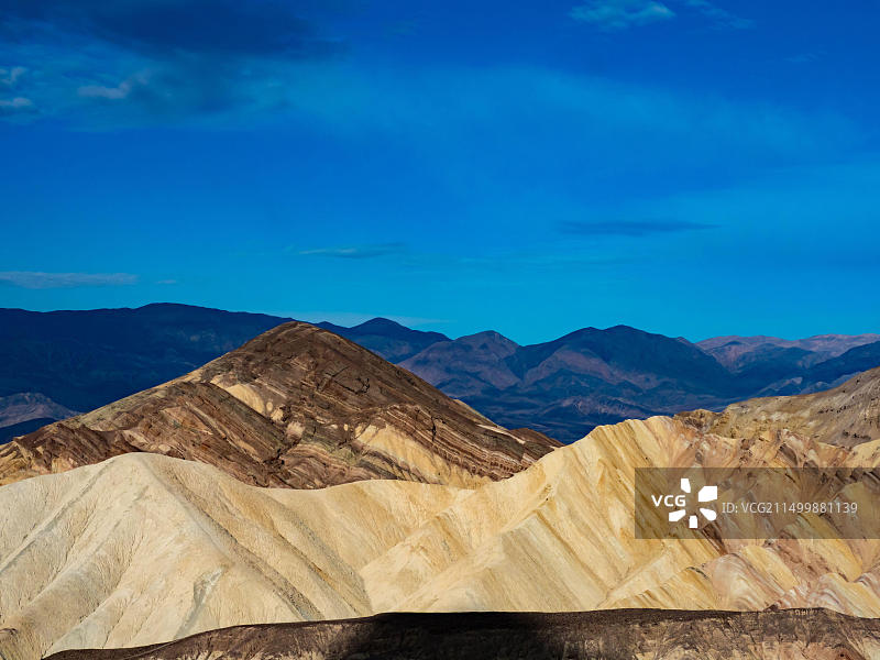 美国加利福尼亚州死亡谷国家公园 Zabriskie Point 附近荒地的迷人景色图片素材