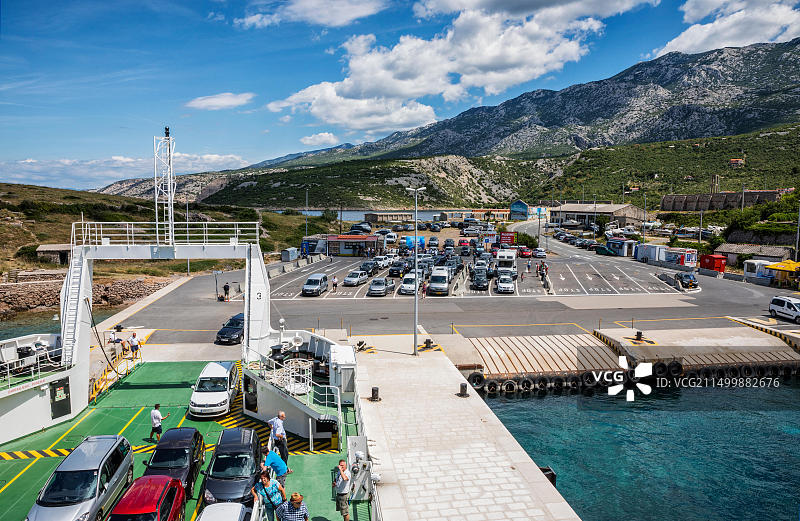 连接拉布岛和斯蒂尼察海岸的拉布渡轮图片素材