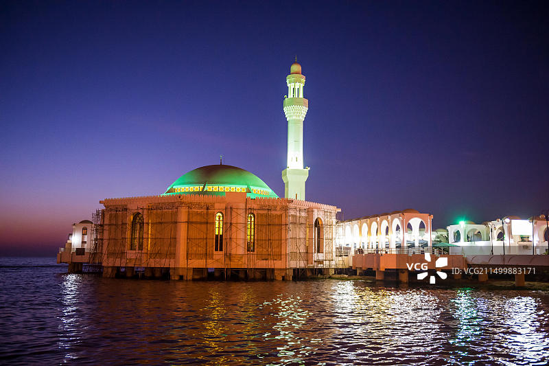 沙特阿拉伯吉达水上清真寺夜景图片素材