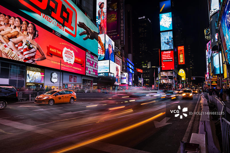 夜晚时报广场的交通图片素材