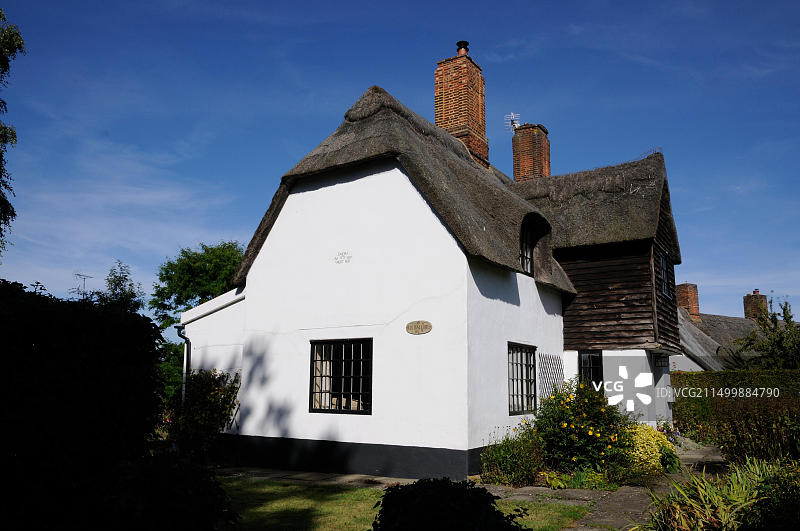 万圣节：阿德利，赫特福德郡，建于1917年。由卡特先生建造，他把它借给了圣安德鲁社区的姐妹们图片素材