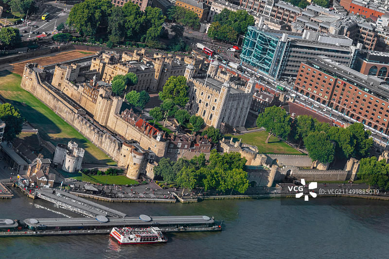 伦敦塔及泰晤士河景观图片素材