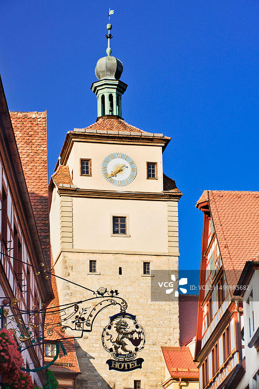 德国巴伐利亚陶伯河畔罗滕堡：从南侧看魏瑟塔或白塔图片素材