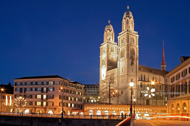 瑞士苏黎世大教堂利马特河畔暮光图片素材