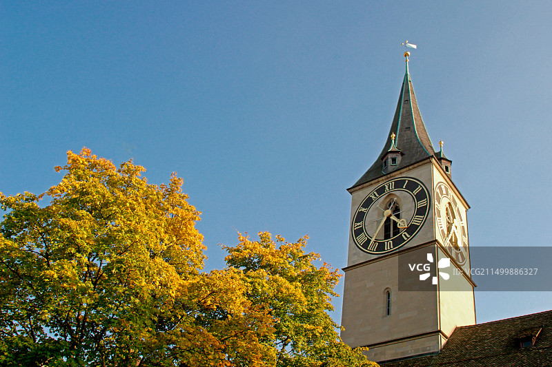 瑞士苏黎世圣彼得教堂秋景图片素材