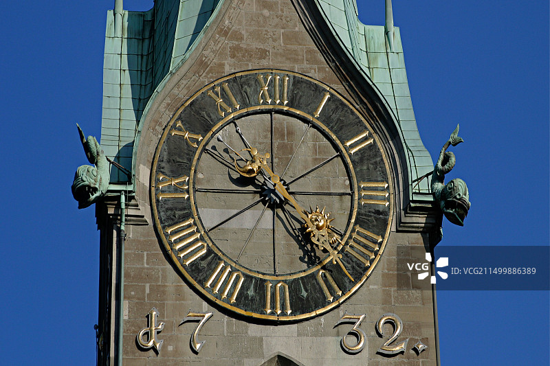 瑞士苏黎世圣母大教堂钟楼图片素材