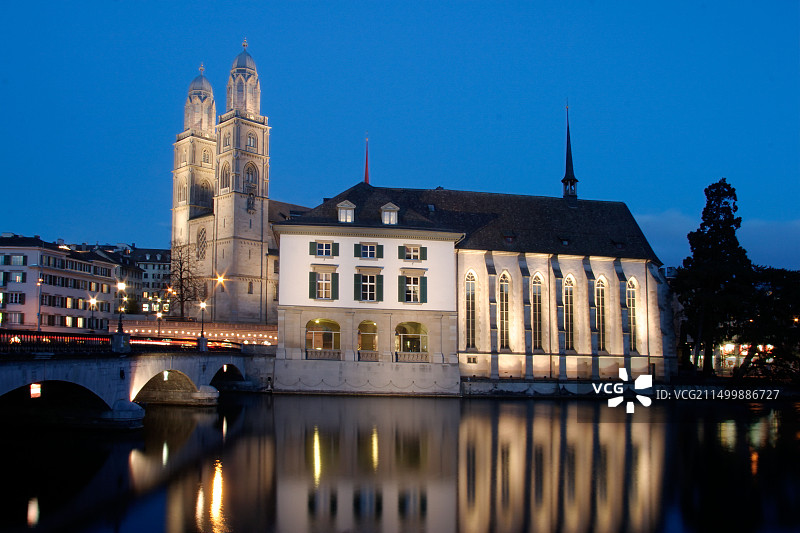 瑞士苏黎世水教堂和利马特河图片素材
