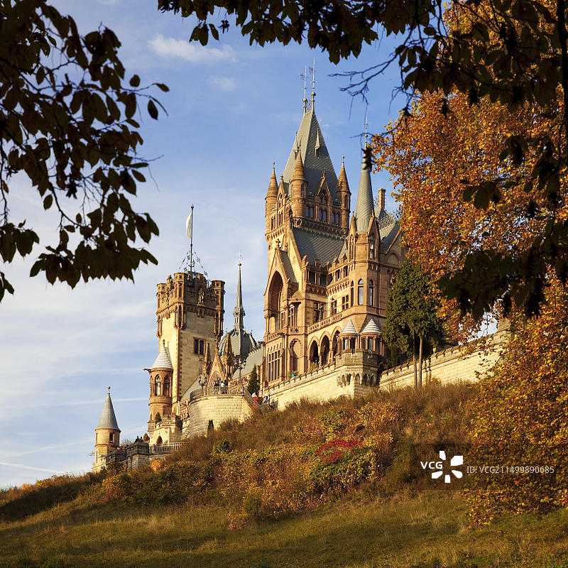 德国北莱茵-威斯特法伦州柯尼希斯温特的德拉肯费尔斯山上的德拉肯堡城堡图片素材