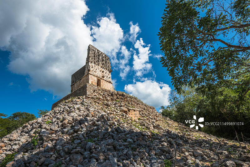 墨西哥尤卡坦拉布纳遗址的埃尔米拉多玛雅金字塔图片素材