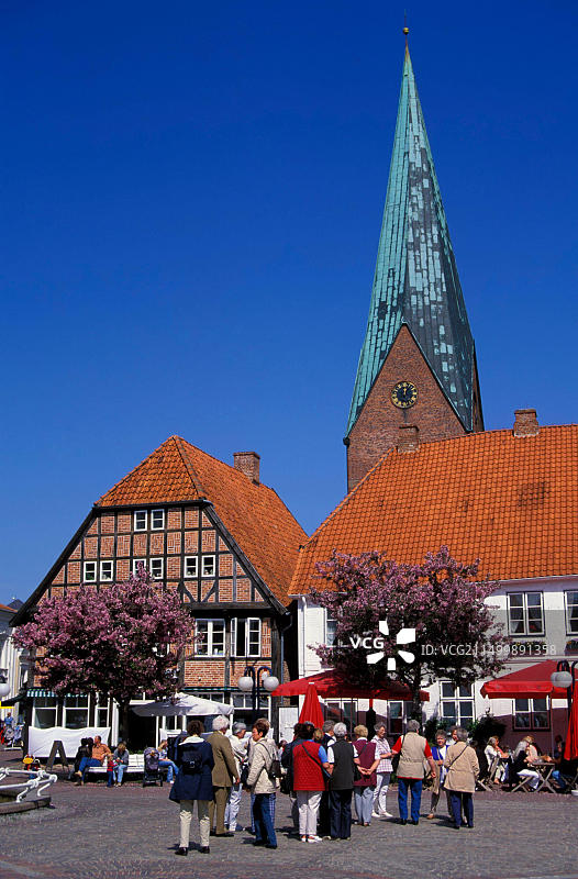 吕廷集市广场观光之旅，位于德国石勒苏益格-荷尔斯泰因州荷尔斯泰因瑞士图片素材