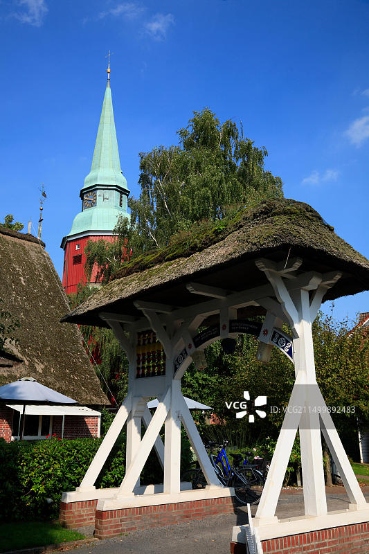 德国下萨克森州阿尔特斯兰德的石教堂风车酒店图片素材
