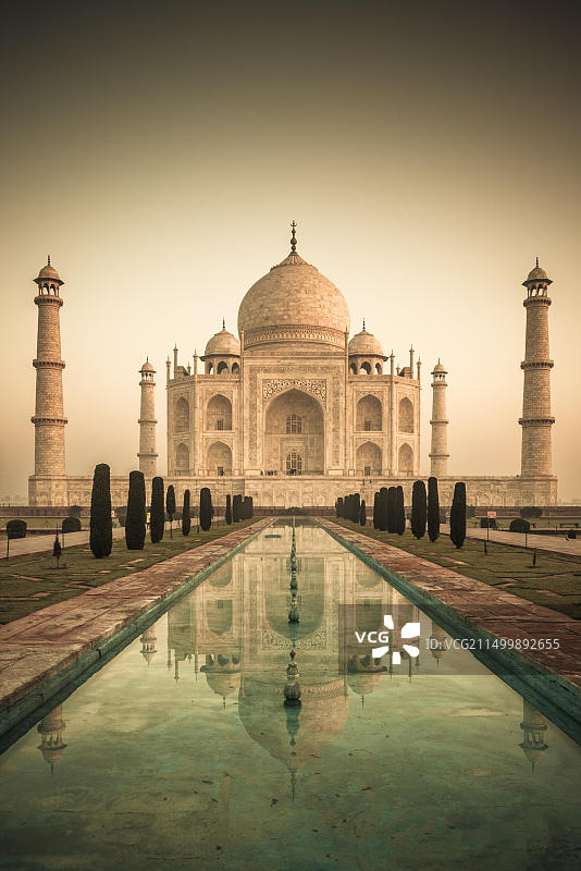 日出时分的印度阿格拉泰姬陵老照片图片素材