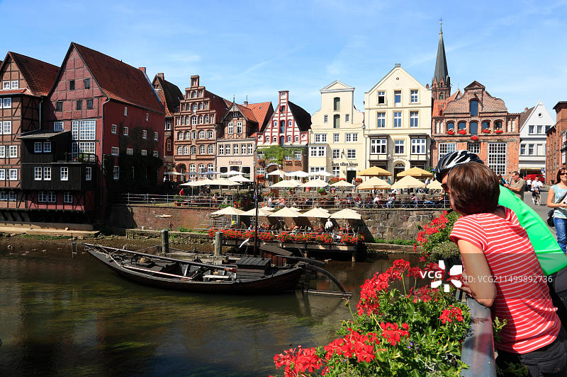 德国吕讷堡伊尔默瑙河畔的古老港口区图片素材