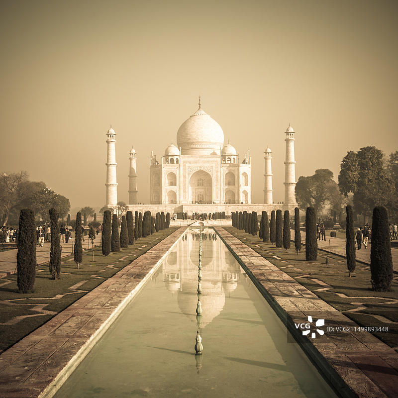 日出时分的印度阿格拉泰姬陵老照片图片素材