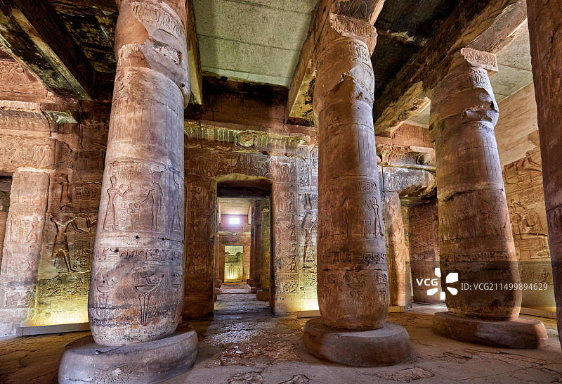 塞提一世神庙内的巨型柱式大厅，位于埃及阿拜多斯图片素材