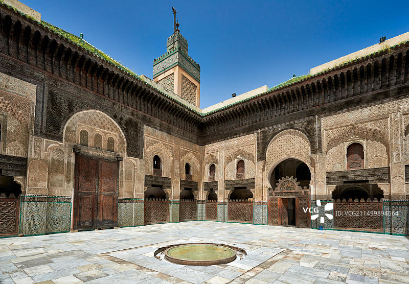 非斯布伊纳尼亚神学院的伊斯兰风格内庭院图片素材