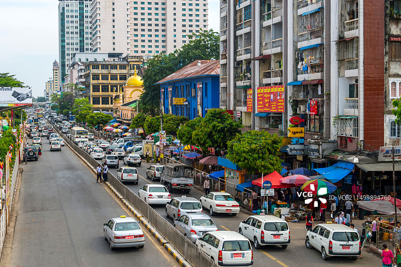 缅甸仰光市中心的博觉昂山路街景，约2013年12月图片素材