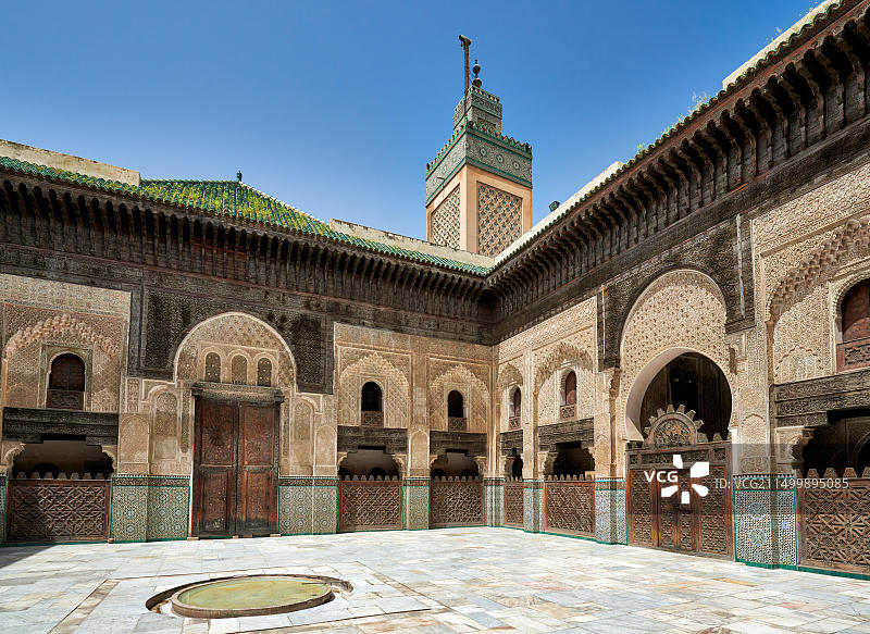 非斯布伊纳尼亚神学院的伊斯兰风格内庭院图片素材