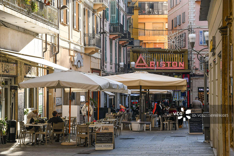 意大利圣雷莫阿里斯顿剧院的市中心街景图片素材