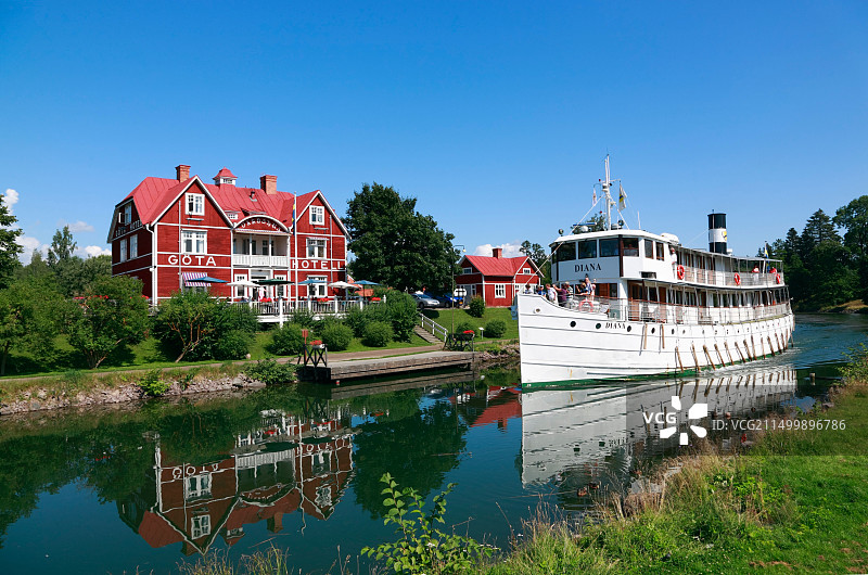 位于瑞典博伦斯贝格约塔运河上的旧式蒸汽客轮DIANA，GOETA-HOTELL酒店前图片素材