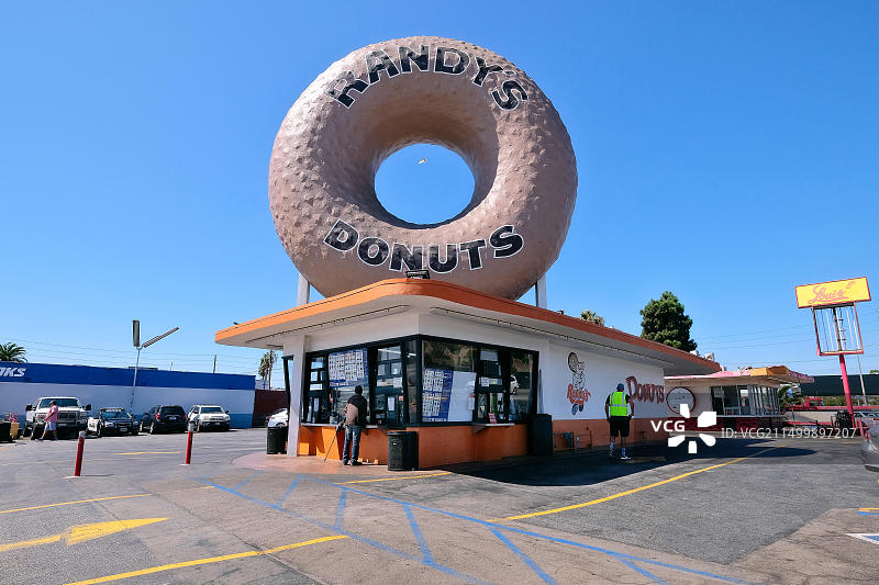 洛杉矶英格尔伍德区传奇甜甜圈小吃“Randy"s甜甜圈”图片素材