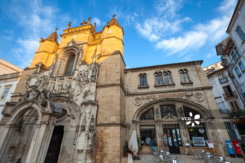 葡萄牙科英布拉圣克鲁斯教堂与圣克鲁斯咖啡馆图片素材