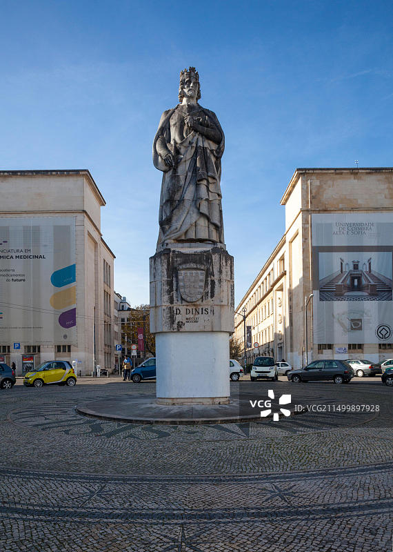科英布拉大学的国王丹尼斯雕像图片素材