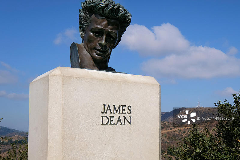 美国加利福尼亚州洛杉矶格里菲斯公园天文台内的詹姆斯·迪恩纪念馆图片素材