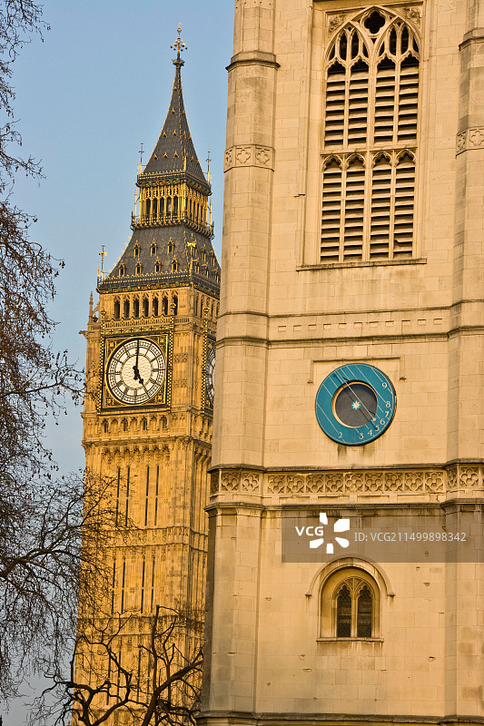 伦敦大本钟伊丽莎白钟楼及圣玛格丽特教堂日晷（联合国教科文组织世界遗产）图片素材