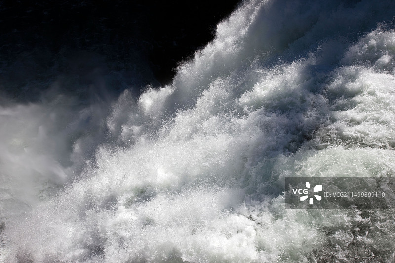 美国怀俄明州黄石国家公园黄石河的上黄石瀑布图片素材