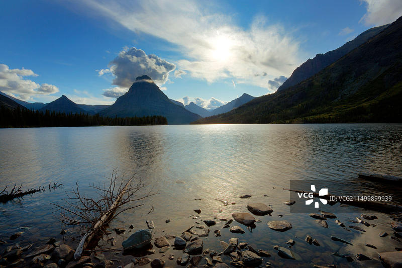 美国蒙大拿州的两药湖图片素材
