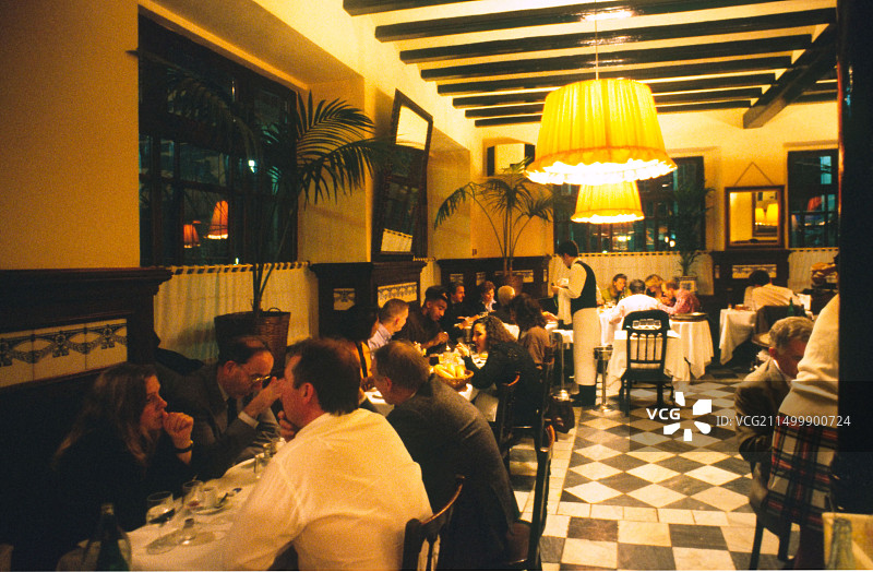 西班牙巴塞罗那七门餐厅内景图片素材
