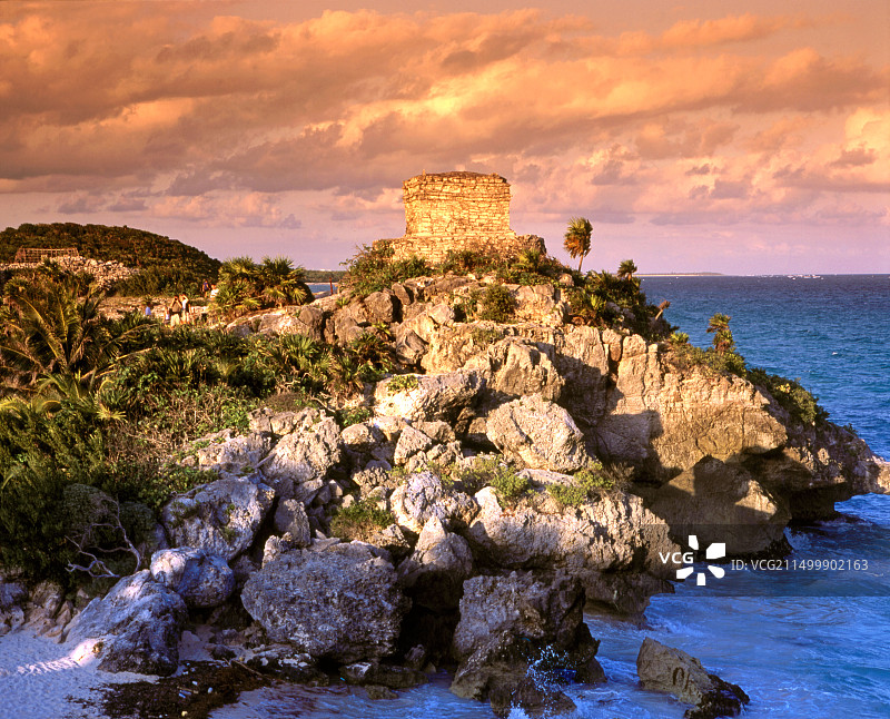 墨西哥尤卡坦图卢姆玛雅遗址和太平洋金塔纳罗海滨图片素材