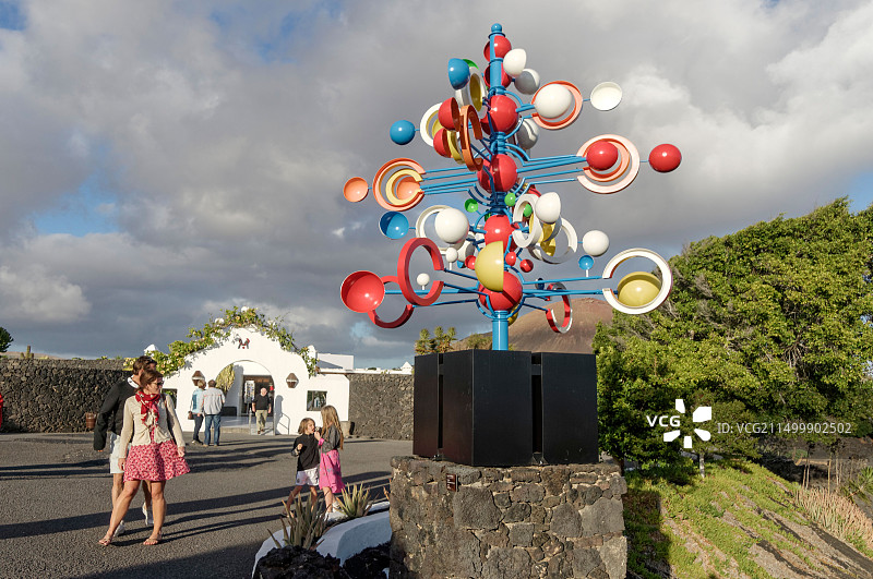 塞萨尔·曼里克基金会博物馆前的风雕塑,兰萨罗特岛,加那利群岛,西班牙图片素材