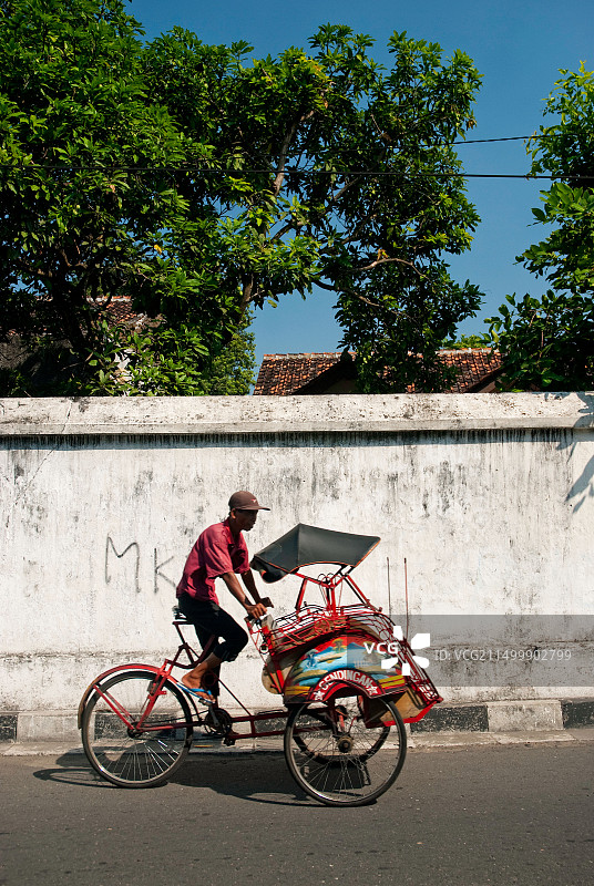 印度尼西亚日惹爪哇亚洲三轮车之旅图片素材