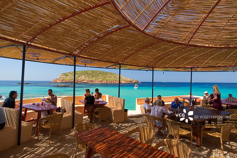 西班牙巴利阿里群岛伊维萨岛海滩卡拉孔特海滩咖啡馆图片素材