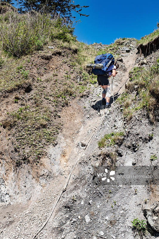 华盛顿州奥林匹克国家公园女子背包旅行图片素材
