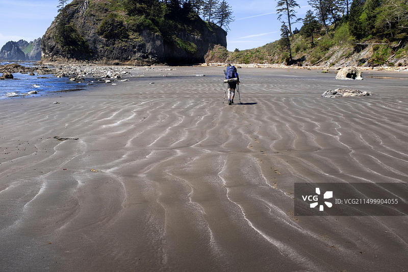 华盛顿奥林匹克国家公园女子背包旅行图片素材