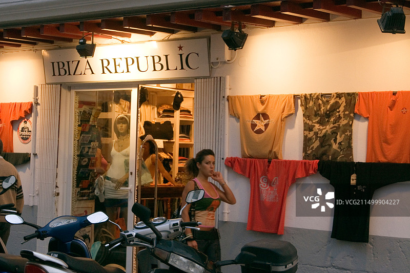 西班牙巴利阿里群岛伊维萨镇时尚商店图片素材