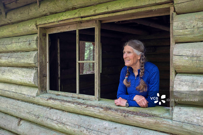 华盛顿州奥林匹克国家公园埃尔瓦河步道上的维基泉图片素材