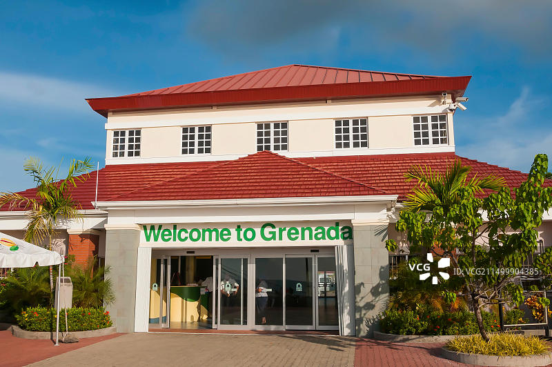 欢迎来到格林纳达标志，位于圣乔治Melivlle街的邮轮码头图片素材