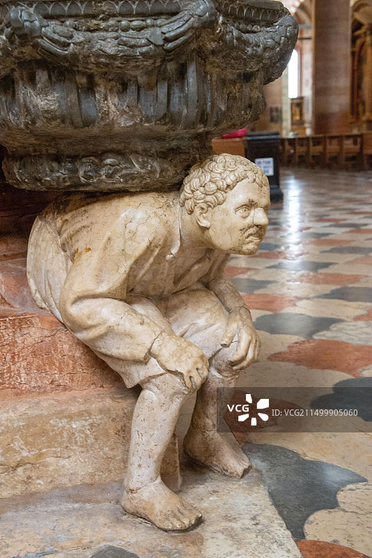 意大利维罗纳圣阿纳斯塔西娅教堂内景图片素材