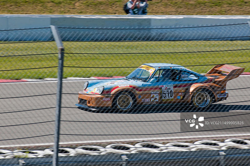 纽博格林赛道：保时捷911 RSR赛车图片素材