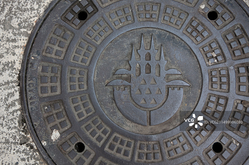 带有城市印章的井盖，伊斯坦布尔图片素材
